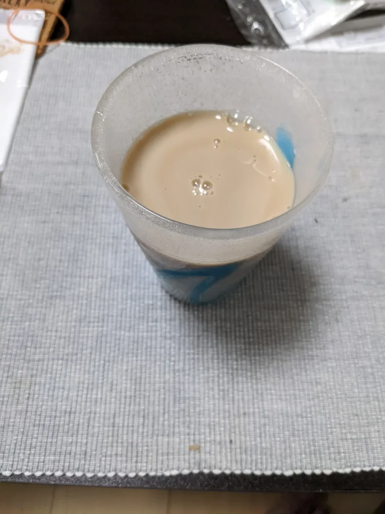 無糖コーヒーに入れてカフェラテ気分